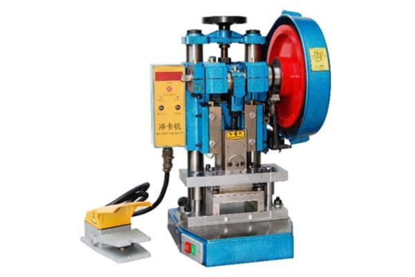 Máquinas de corte de cartões PVC automáticas