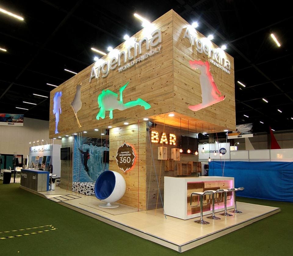 Ambiente montado com móveis para eventos
