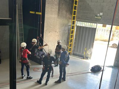 Certificação IRATA em Poços de Caldas: solução técnica para formação técnica para acesso por cordas em Poços de Caldas