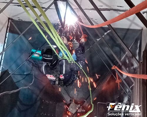 Formação em Resgate em Espaço Confinado: solução técnica para treinamento para espaço confinado