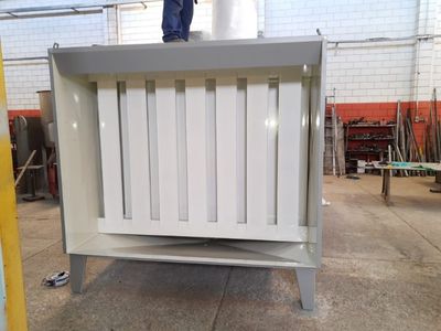 Cabine de pintura líquida com exaustão